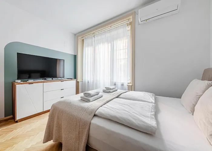 Apartamento Parliament Retreat - With Ac And Balcony Budapeste